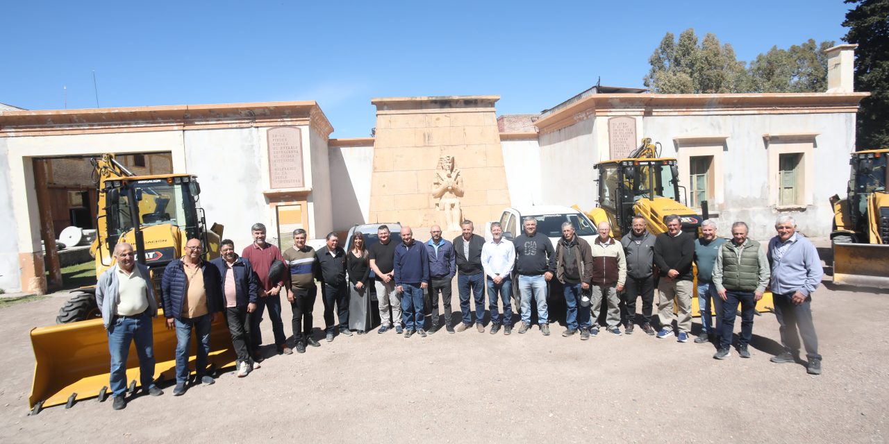 Atuel: Irrigación entregó máquinas a Asociaciones de Inspecciones de Cauce