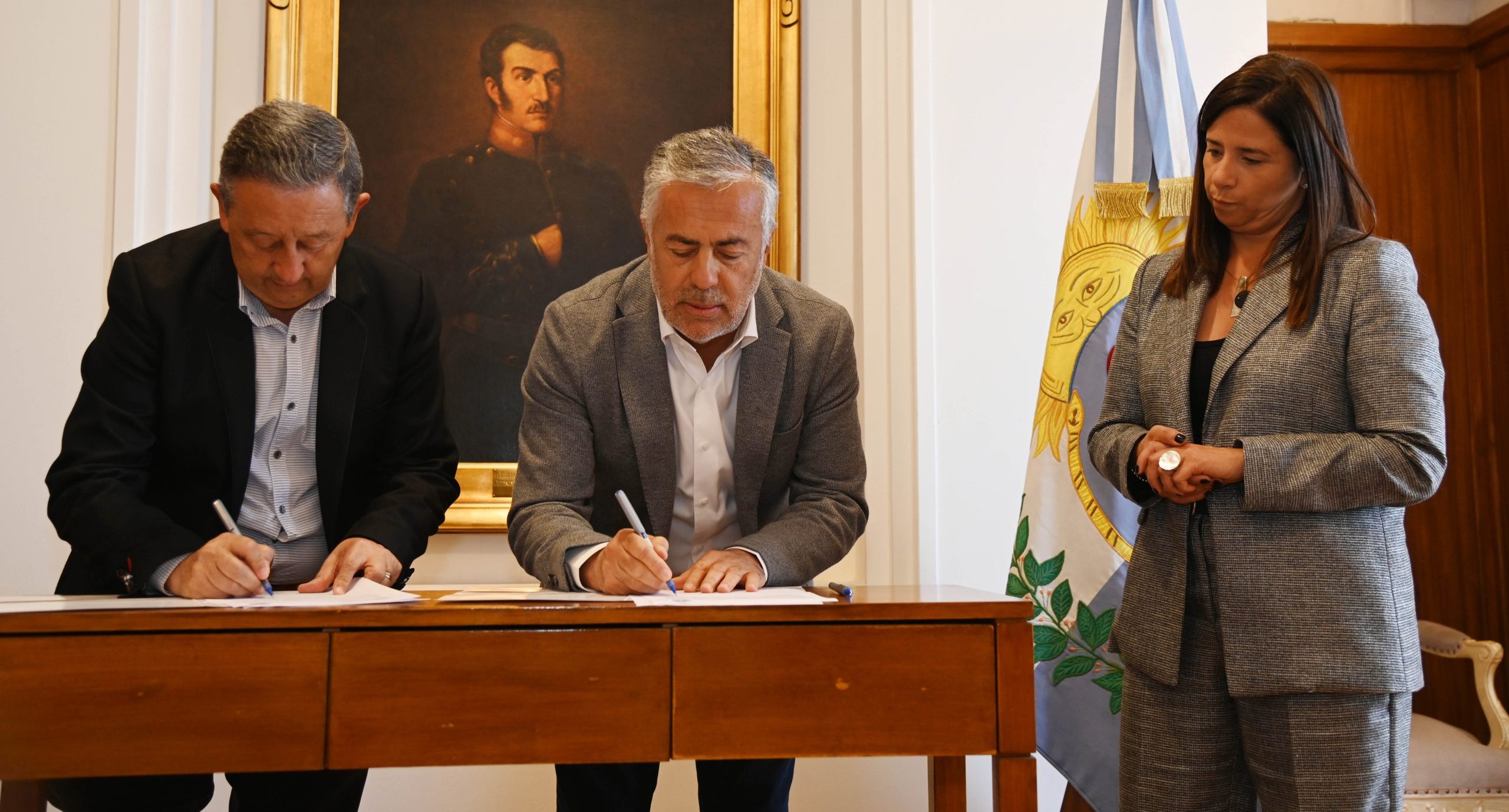 El Gobierno provincial y Malargüe firmaron un convenio clave para avanzar en el proyecto eléctrico Nodo M+