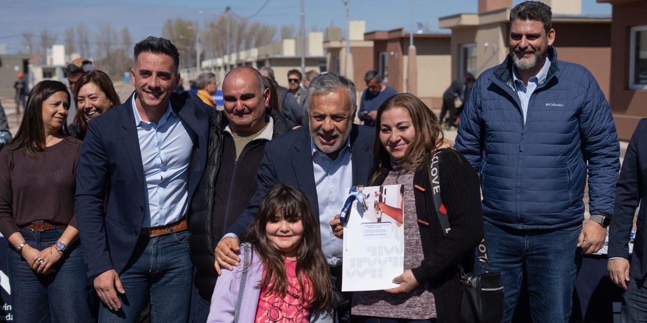 Política habitacional: el Gobierno de Mendoza entregó 122 nuevas viviendas en Guaymallén