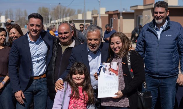 Política habitacional: el Gobierno de Mendoza entregó 122 nuevas viviendas en Guaymallén