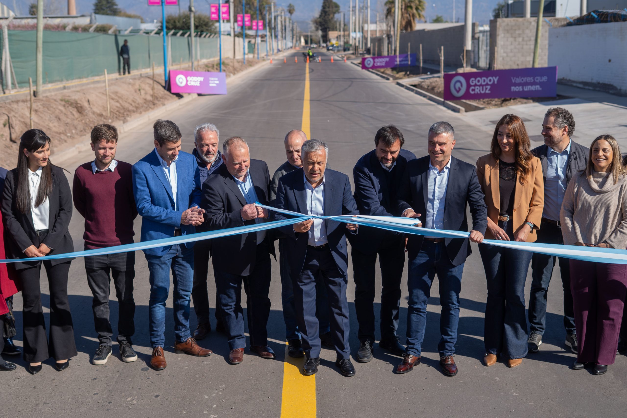 Cornejo y Costarelli inauguraron una obra vial que beneficia a la Zona Industrial