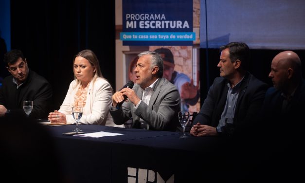 Más de 9.400 familias mendocinas comienzan el camino hacia la escritura de su vivienda