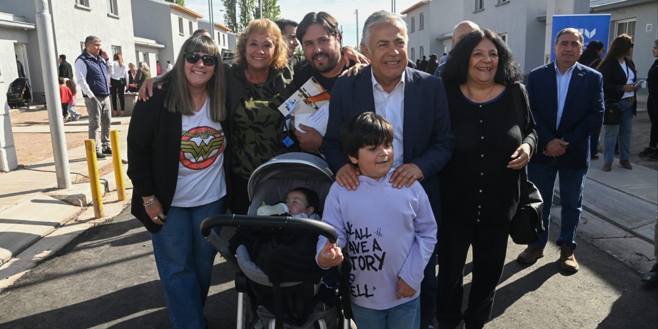 Política habitacional sostenida: más de 50 familias recibieron su vivienda en Luján