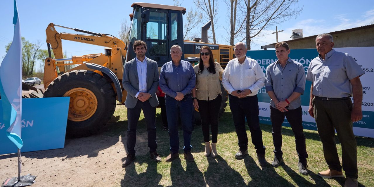 San Carlos: inicio de una obra clave, entrega de nuevas máquinas y taller en riego agrícola