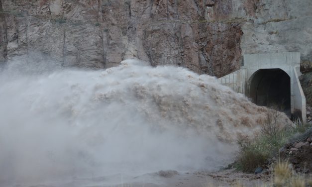 Concluyeron las maniobras de mantenimiento del descargador de fondo del Dique Potrerillos