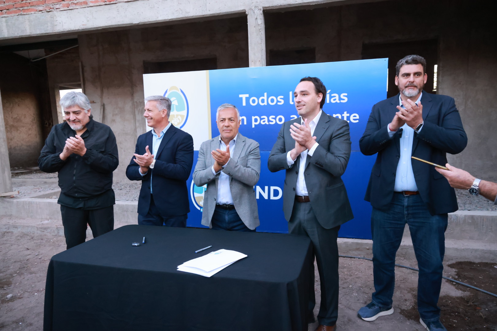 Cornejo refuerza la salud mental en Alvear con obras y convenios