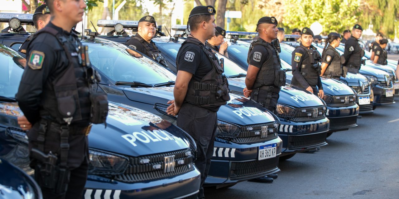 Comisarías a bordo: así son los móviles tecnológicos de la Policía de Mendoza que presentaron Cornejo y Bullrich