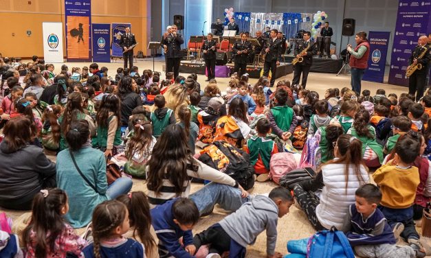 La Policía de Mendoza llevó música y alegría a jardines de infantes