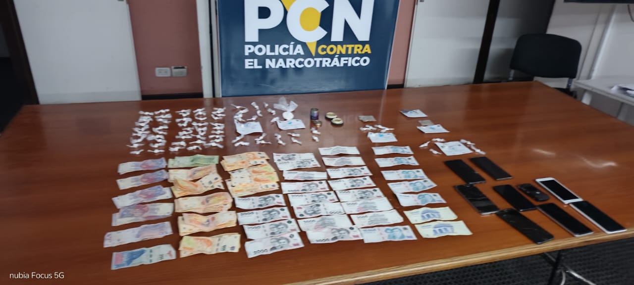 Con apoyo de drones, la Policía de Mendoza desactivó dos centros de narcomenudeo en Godoy Cruz