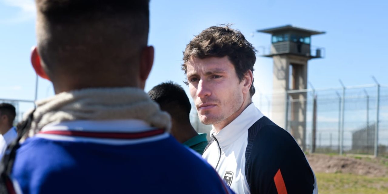 Gonzalo Bertranou compartió un entrenamiento de rugby con “Los Caciques”