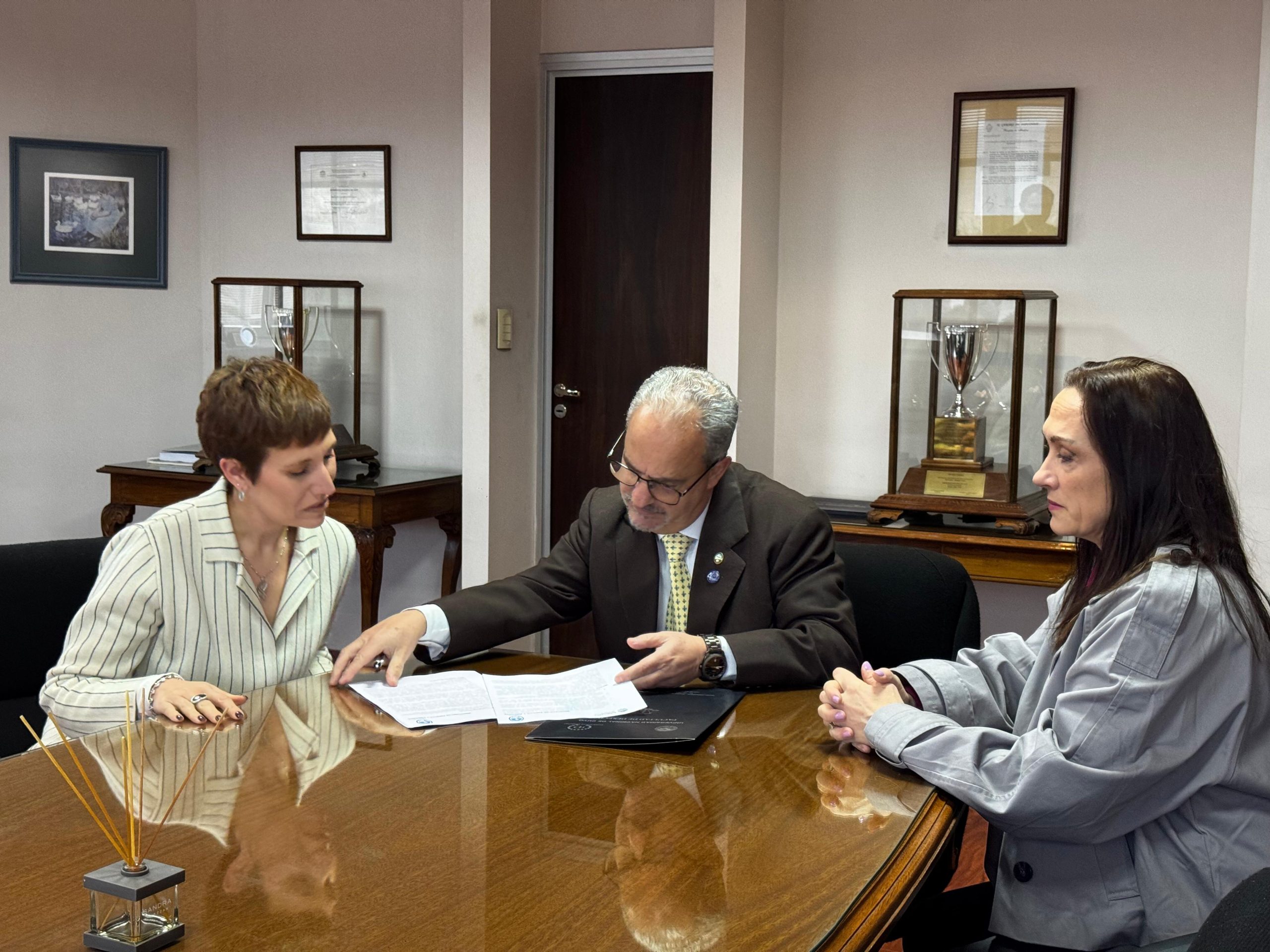 Energía y Ambiente y la Facultad de Derecho de la UNCuyo firmaron un convenio de colaboración para actividades académica