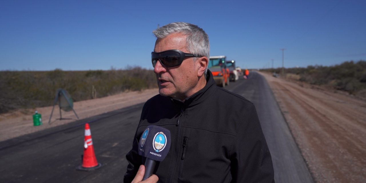 Vialidad Mendoza comenzó a pavimentar otra ruta que se hace con fondos de los mil millones