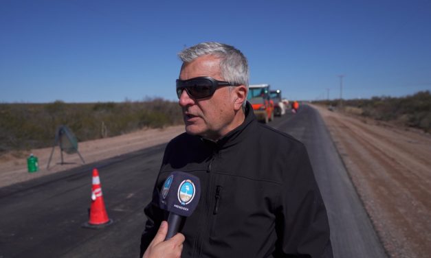 Vialidad Mendoza comenzó a pavimentar otra ruta que se hace con fondos de los mil millones