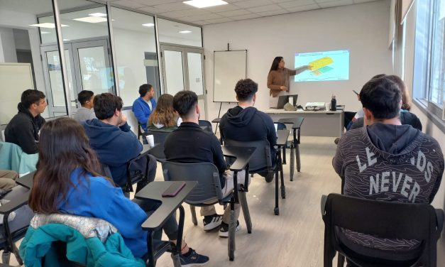 La Dirección de Minería capacitó a estudiantes de Ingeniería Química en un taller orientado al desarrollo sostenible de la industria