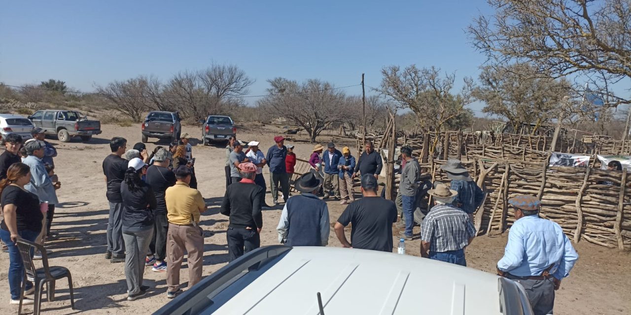 Producción brindó un taller sobre construcción de corrales sustentables utilizando cubiertas en desuso