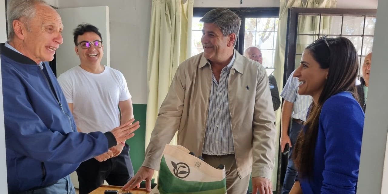 Lobesia botrana: con más de 25.000 hectáreas asistidas, continúa la entrega de difusores de feromonas