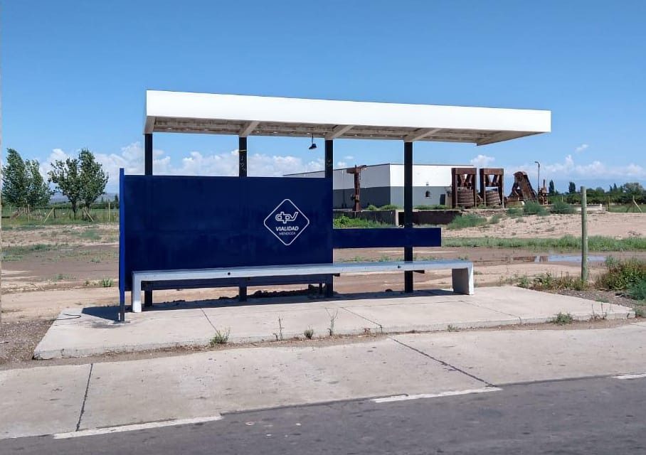 Vialidad Mendoza renovó los paradores de colectivos de la Ruta Provincial 50