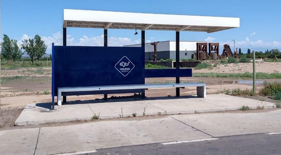 Vialidad Mendoza renovó los paradores de colectivos de la Ruta Provincial 50