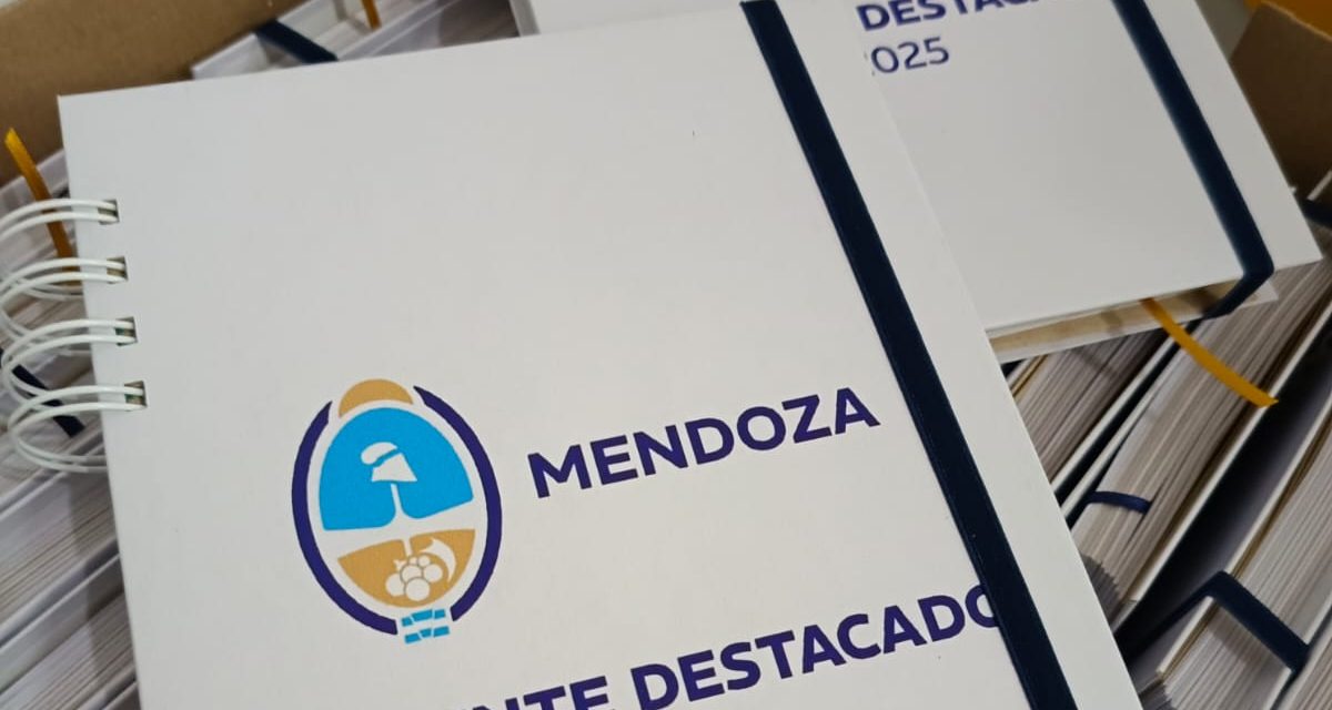 La DGE premia a docentes destacados con productos  de la economía social