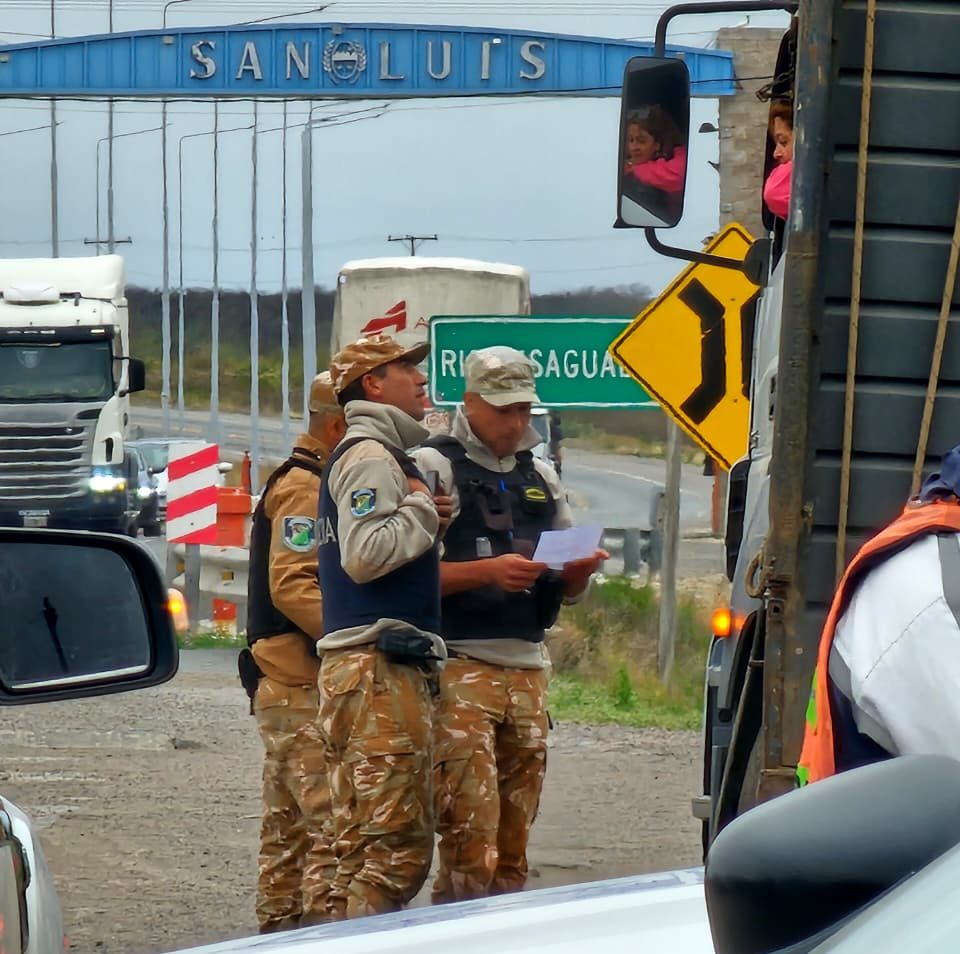 Controles unificados en Cuyo: amplio despliegue en Desaguadero para reforzar la prevención