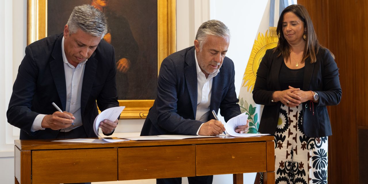 El Gobierno firmó con Tupungato el convenio específico para ejecutar tres obras de agua potable con Fondos del Resarcimiento