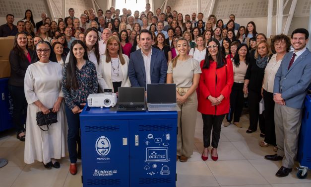El gobierno escolar entregó 53 carros tecnológicos