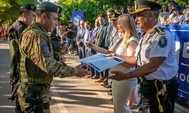 La Policía de Mendoza celebró 215 años de historia premiando el coraje y la entrega de sus efectivos