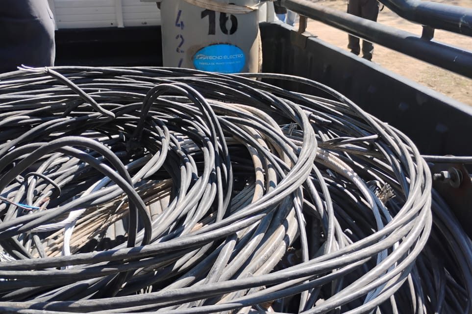 Golpe al mercado ilegal del cobre: la Policía secuestró 460 metros de cables y un transformador que alimenta a 5.000 viviendas