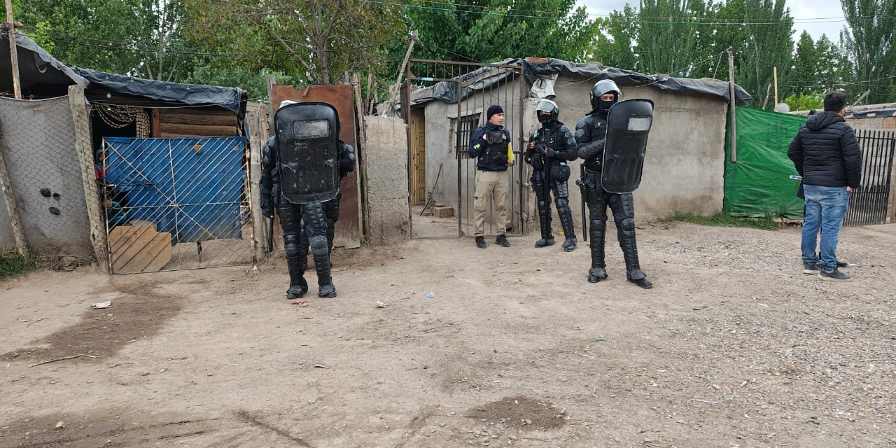 Megaoperativo en Tunuyán: la Policía de Mendoza ejecutó 15 allanamientos en el asentamiento Rodrigo