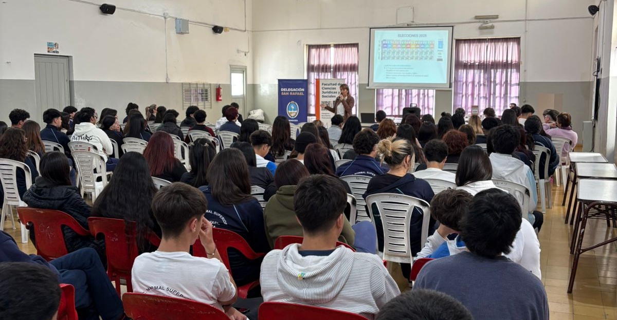 Estudiantes secundarios de San Rafael se capacitan en derecho constitucional y electoral
