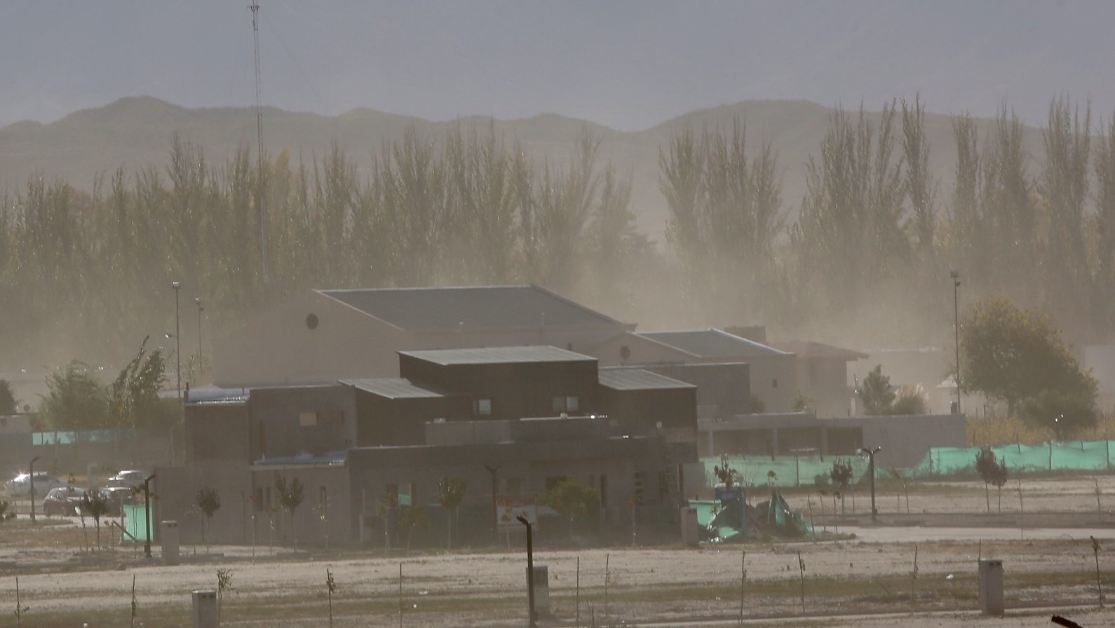 Viento Zonda azota Mendoza: suspenden clases y cierran pasos fronterizos — image 2