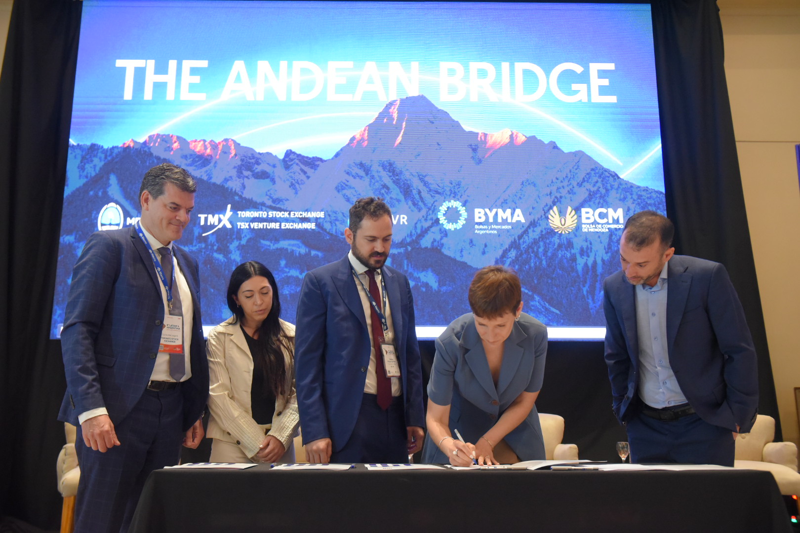 Mendoza lidera la Iniciativa del Puente Andino para conectar la región con los mercados de capitales globales