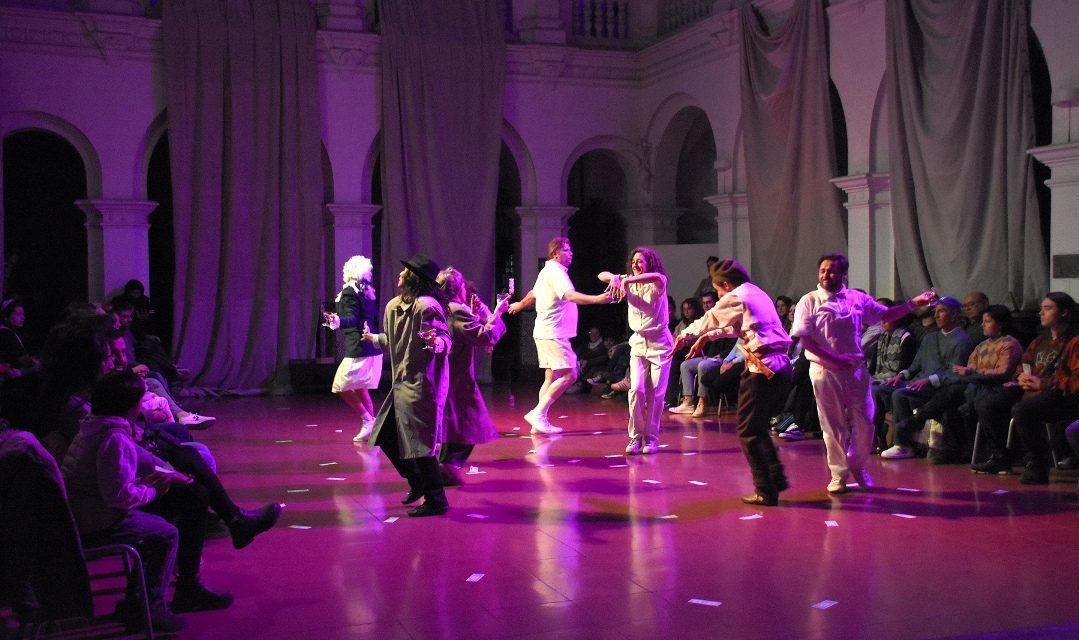 La obra de Arístides Vargas “Los mercaderes” presenta su última función