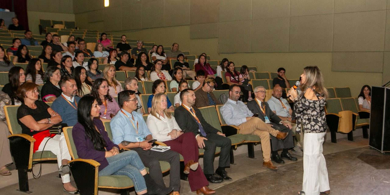 Docentes mendocinos reciben certificados por capacitación sobre minería