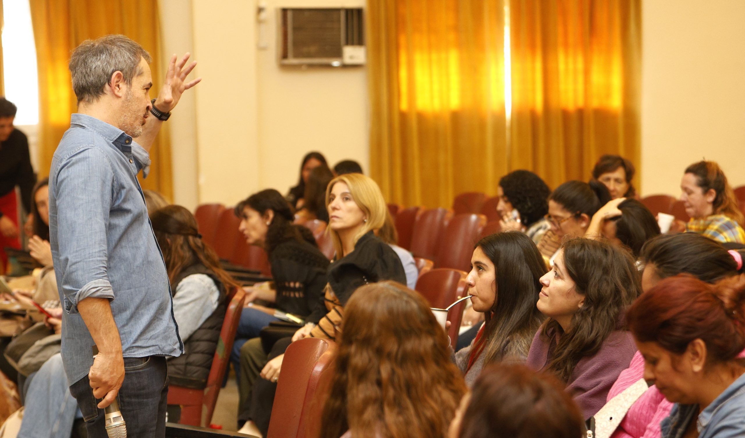 Docentes se capacitan en bienestar digital