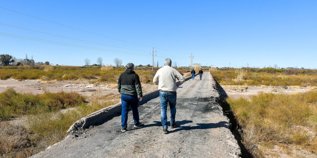Se firmó el contrato para la obra de un puente que une tres departamentos 