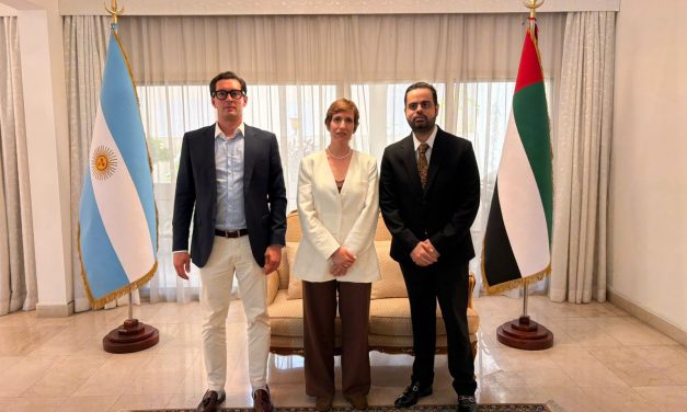 Latorre mantuvo un encuentro con un fondo internacional de inversiones especializado en IA, minería e infraestructura