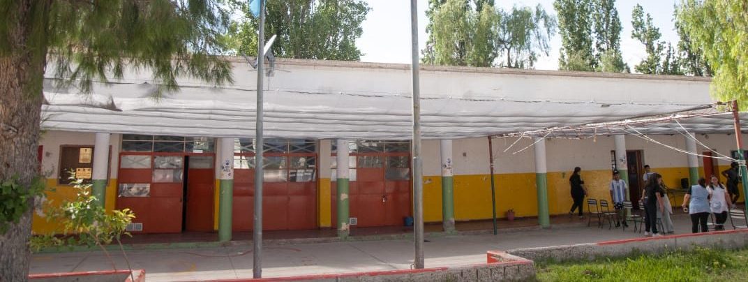 Continúa sin pausa la reparación integral de la Escuela Francisco Moyano, en Las Heras