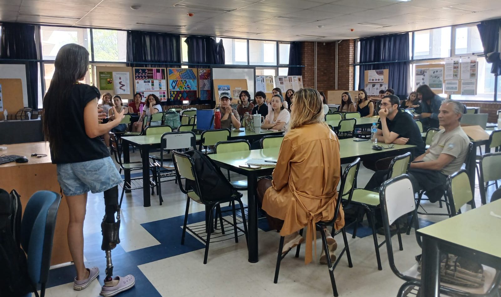 Estudiantes de Diseño Industrial presentan innovadoras propuestas solares para fortalecer el turismo accesible en áreas naturales de Mendoza