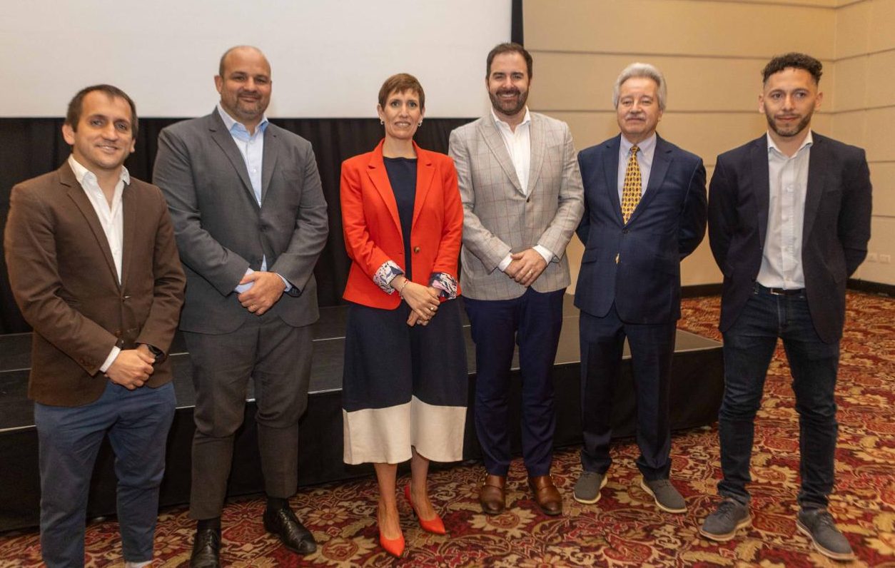 Latorre recibió a empresas de Alberta en una jornada técnica sobre gestión hidrocarburífera e inversiones