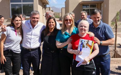 El Gobierno de Mendoza entregó 80 viviendas del barrio Joaquín Lavado en Godoy Cruz