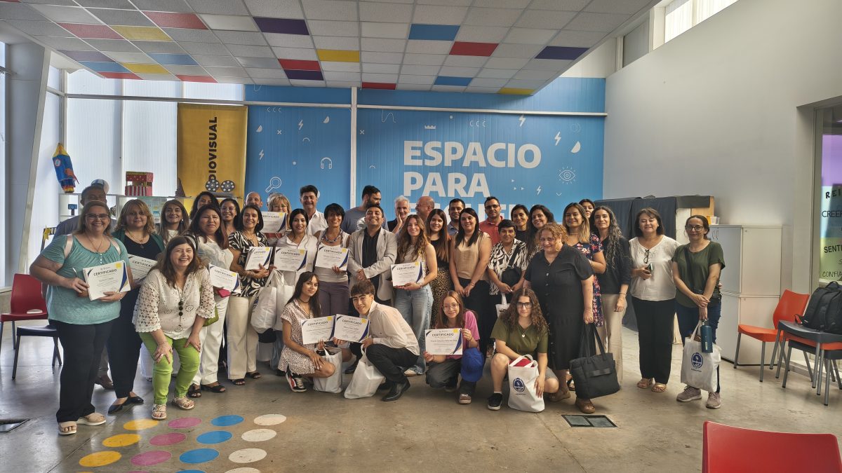 Se entregaron los premios a los ganadores del concurso Asistente virtual de Educación a Distancia thumbnail