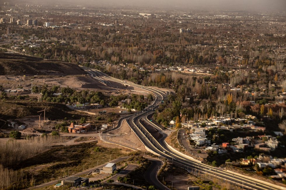 Mendoza cerr&oacute; 2025 con un fuerte impulso en obra p&uacute;blica y equilibrio fiscal
