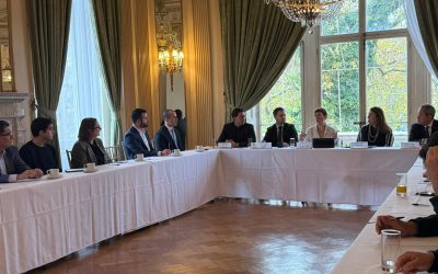 Mendoza cerró su agenda en Londres con una disertación en la Residencia Argentina