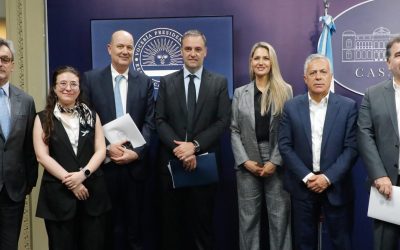 Cornejo presentó su propuesta sobre equilibrio fiscal, reducción del gasto y reforma impositiva, tomando como ejemplo a Mendoza