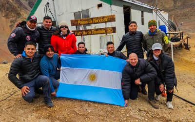Mercedes Rus visitó a la Patrulla de Rescate en Plaza de Mulas y se convirtió en la primera ministra en hacer cumbre en el destacamento más alto del mundo