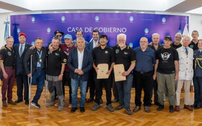 El Gobernador Cornejo recibió a veteranos argentinos y británicos que hicieron cumbre en el Aconcagua por la paz
