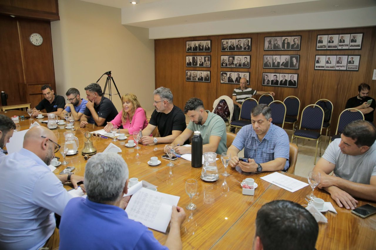 Mendoza avanza en la apertura de mercados y apunta a exportar fruta de carozo fresca a China