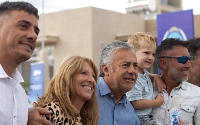 Cornejo encabezó la entrega de 155 viviendas en Guaymallén y destacó el esfuerzo provincial en un contexto de crisis