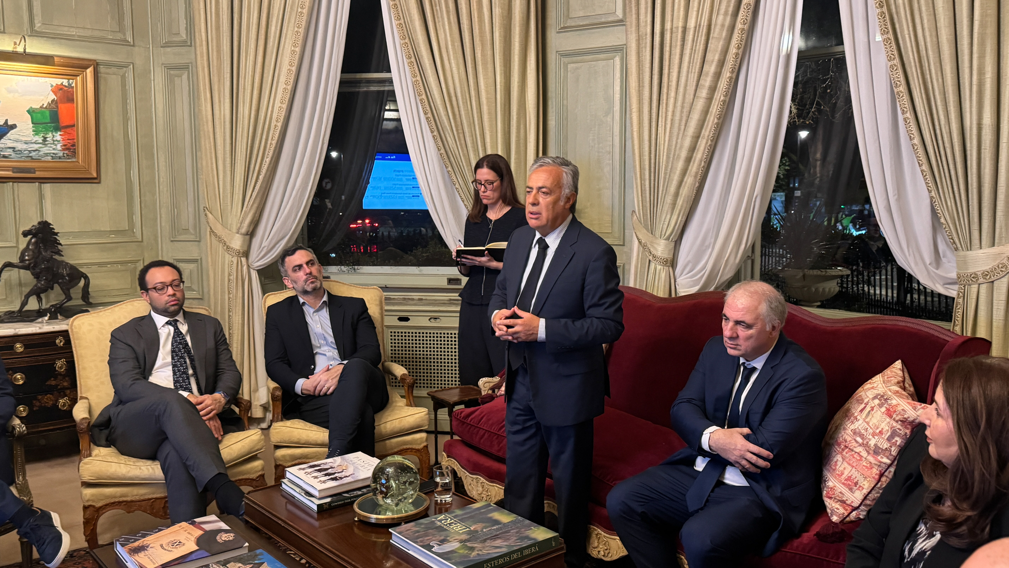 Cornejo busca capitales en Londres y presenta a Mendoza como destino minero y energ&eacute;tico